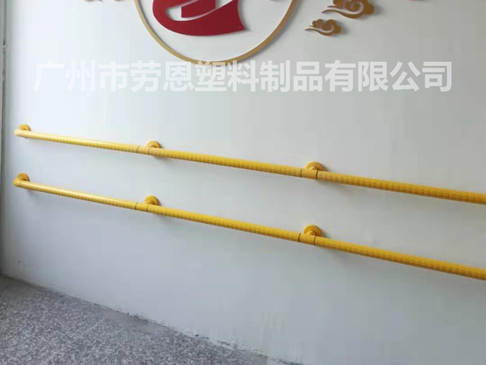 發(fā)展智慧社區(qū)養(yǎng)老，老人扶手等養(yǎng)老設(shè)施建設(shè)仍需完善